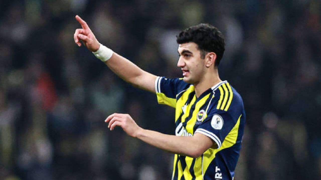 Fenerbahçe'de İsmail Kartal kararını açıkladı: 6 milyon euroluk yıldızına Prag karşısında ilk şans, hiç düşünmeden kabul etti! 8